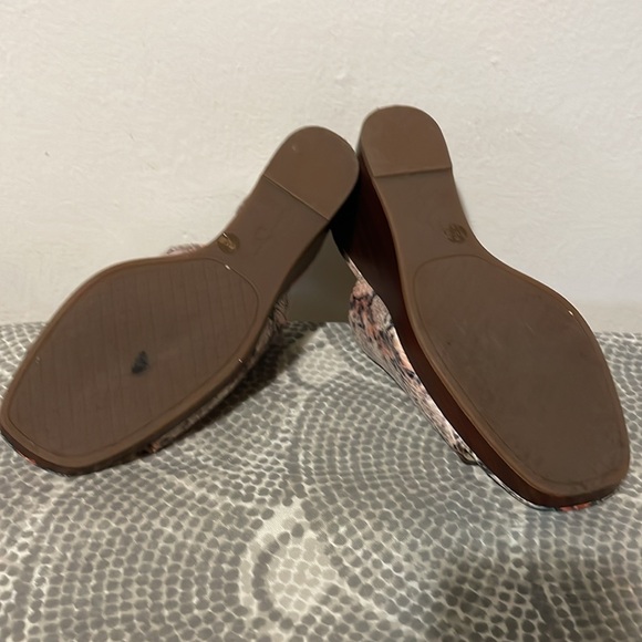 Jessica Simpson 3 inch wooden wedge with snakeskin print. Size 9. Multi-color. - Picture 7 of 7